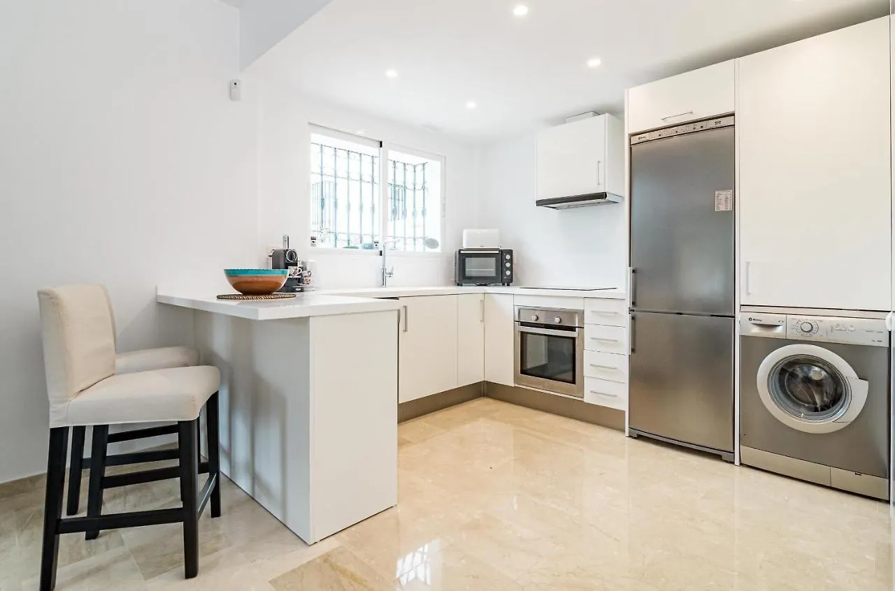 Charming And Modern 3-Bedroom Duplex In Aloha Pueblo With Mountain Views Marbella Holiday home