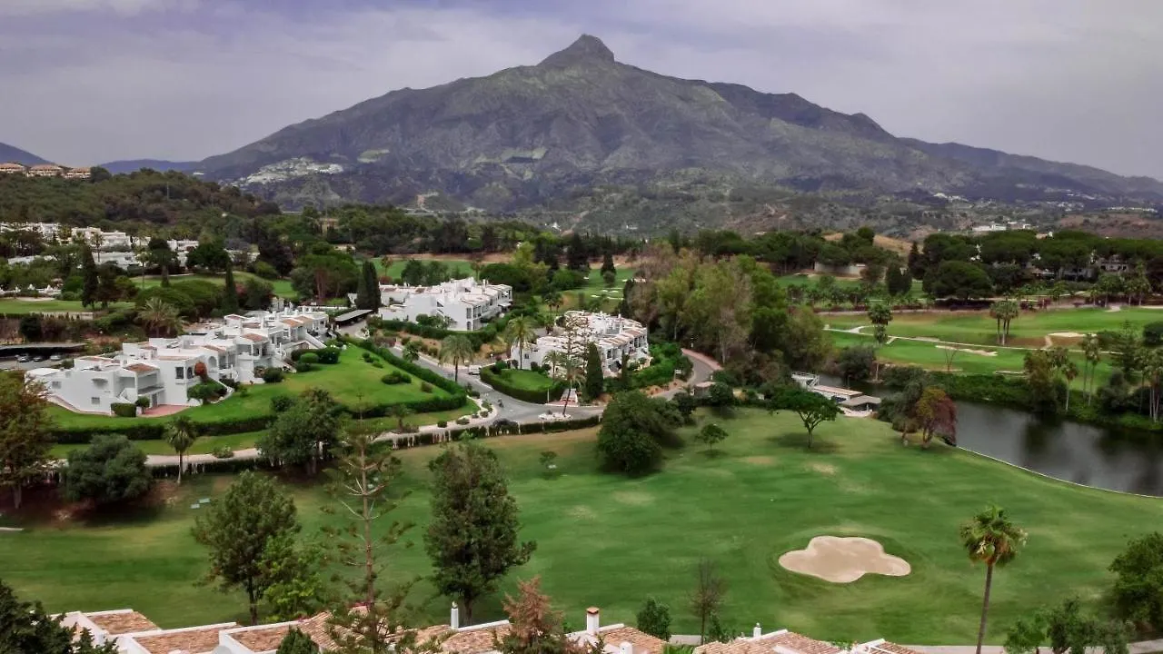 Holiday home Charming And Modern 3-Bedroom Duplex In Aloha Pueblo With Mountain Views Marbella