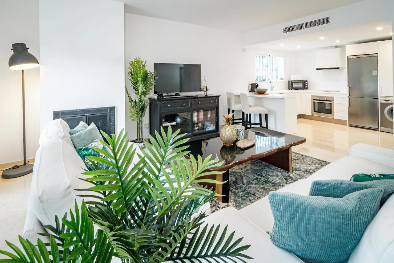 Σπίτι διακοπών Charming And Modern 3-Bedroom Duplex In Aloha Pueblo With Mountain Views Μαρμπέλλα
